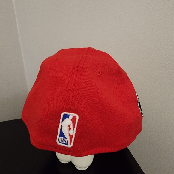 NBA Toronto Raptors Women's Red Hat - Picture 3 of 5